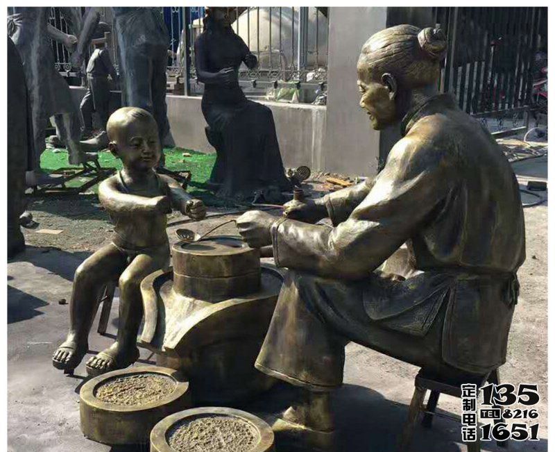 民俗景區(qū)擺放母子磨豆?jié){玻璃鋼仿銅雕塑 民俗景區(qū)擺放母子磨豆?jié){玻璃鋼仿銅雕塑
