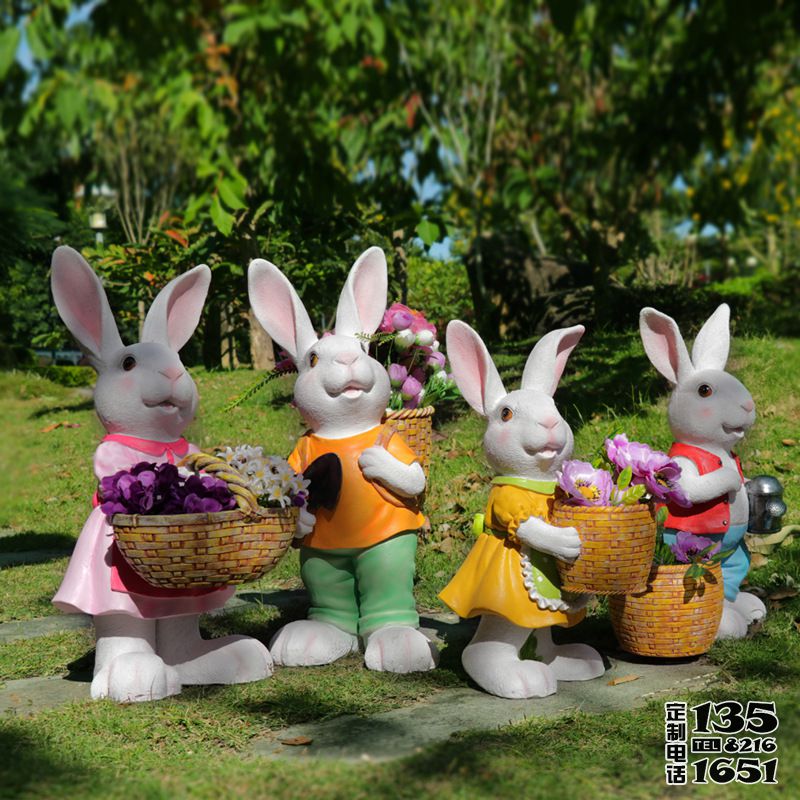 農(nóng)場(chǎng)創(chuàng)意玻璃鋼卡通拿著花籃的兔子雕塑 農(nóng)場(chǎng)創(chuàng)意玻璃鋼卡通拿著花籃的兔子雕塑
